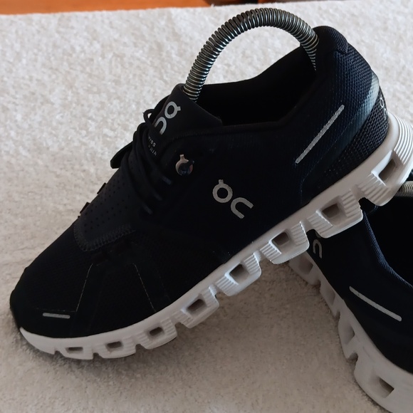 On Cloud 6 Comfort Running Shoes - Picture 10 of 16